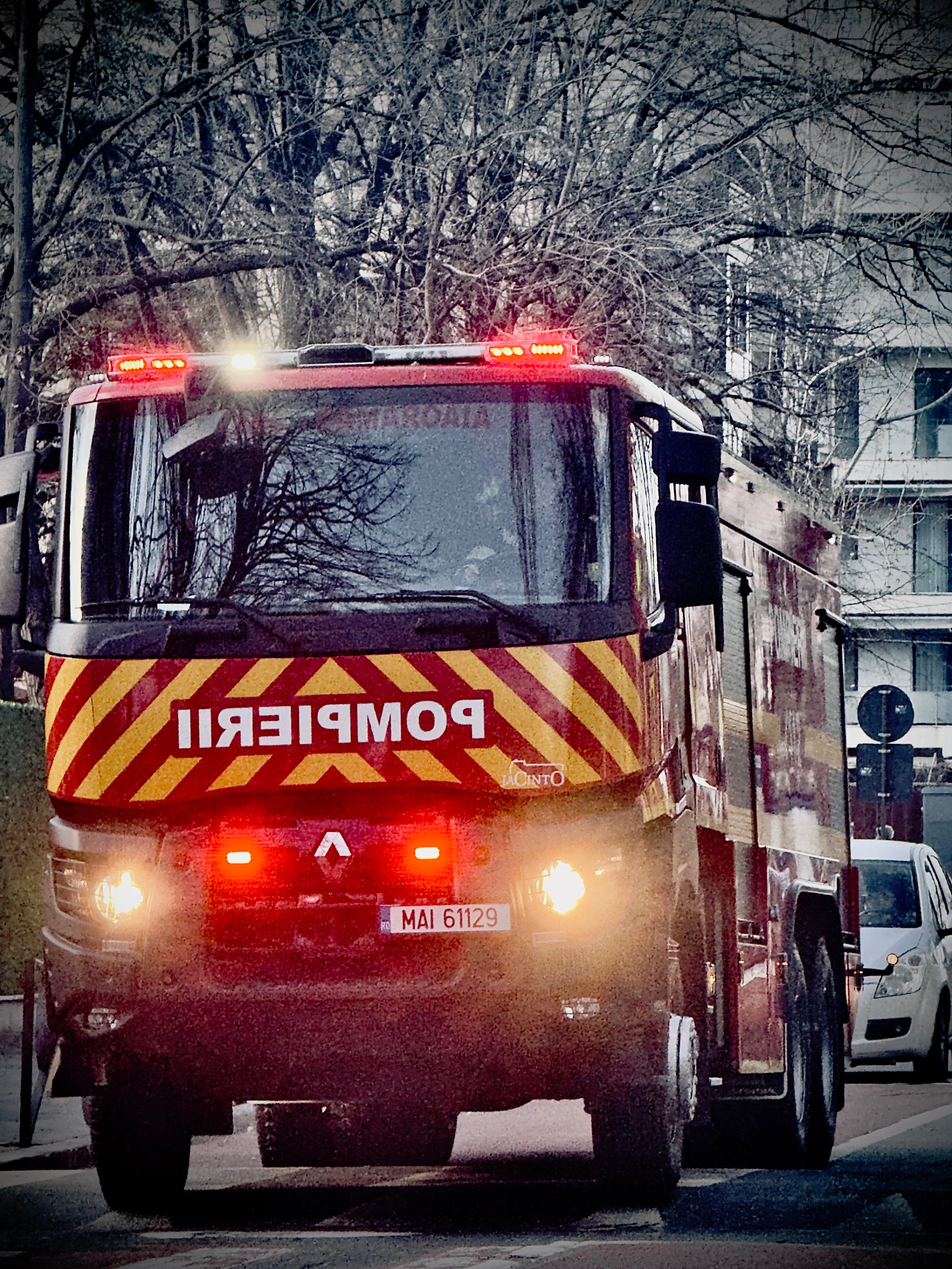 Incendiu la o școală din Alba: zeci de elevi și profesori s-au autoevacuat