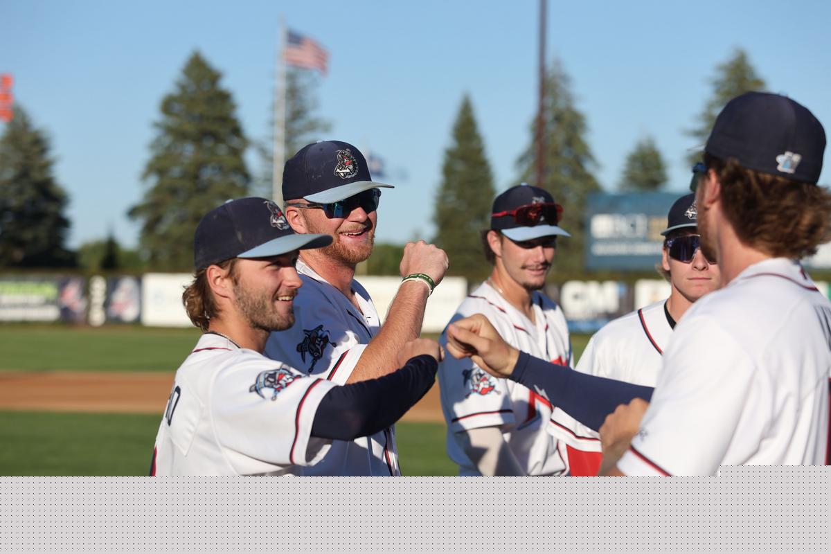 St. Cloud Rox Roll Past Minot, Clinch Home-field Advantage In Playoffs