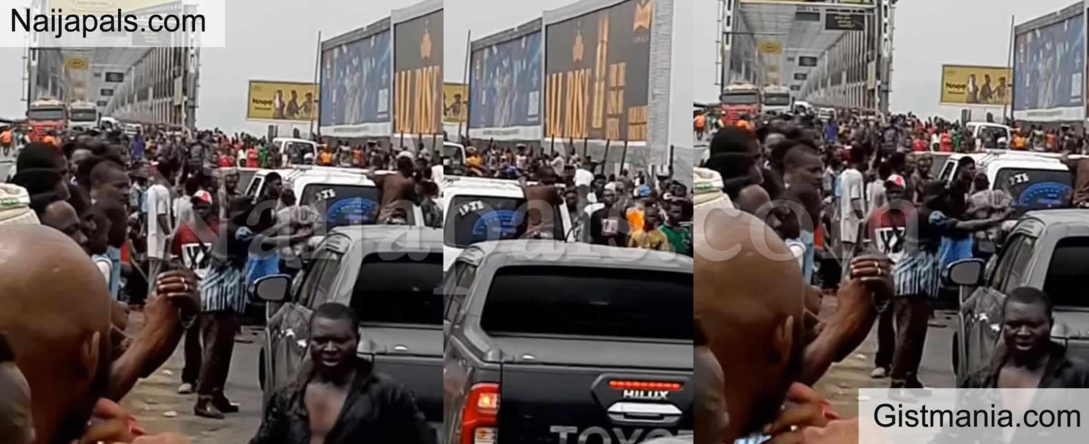 HAPPENING NOW! Angry Traders Block Onitsha Head Bridge Over Soludo’s Market Shutdown (VID)