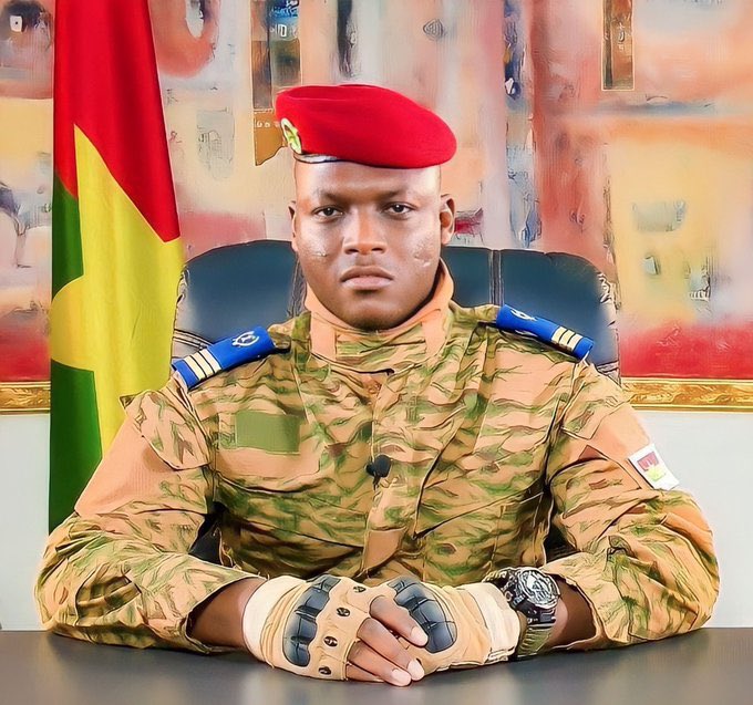 Après le Mali, le Burkina Faso dissout à son tour tous les partis politiques