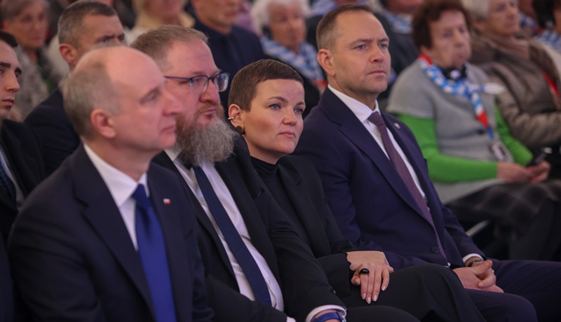 „Zwyczajne chamstwo!”. Mazurek o pominięciu prezydenta Nawrockiego podczas uroczystości w Auschwitz