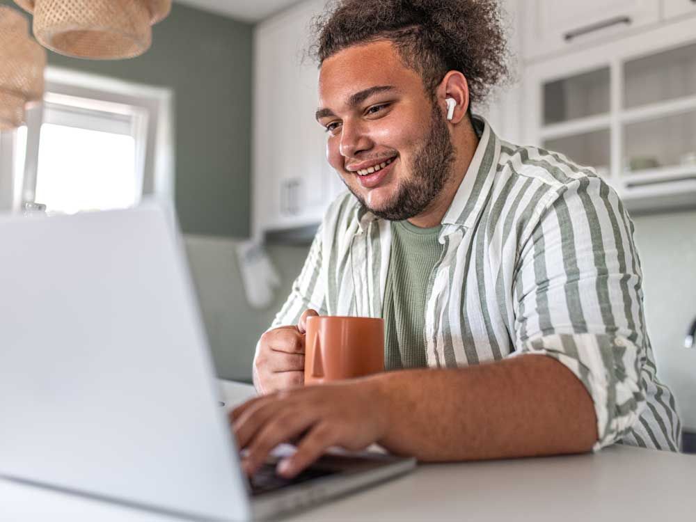 DEAR ABBY: Husband wants young family to uproot for a new job