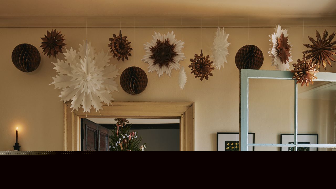 How to make paper star decorations this Christmas