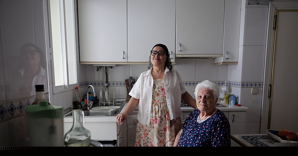 El verano dispara la necesidad de cuidadores: por qué cada vez más mayores quieren seguir en casa