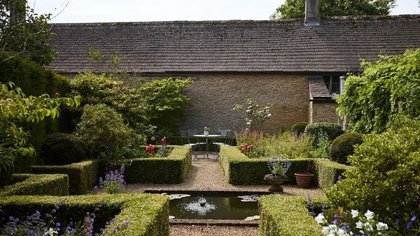 8 Idyllic English Cottages You Can Book on Airbnb (2026)