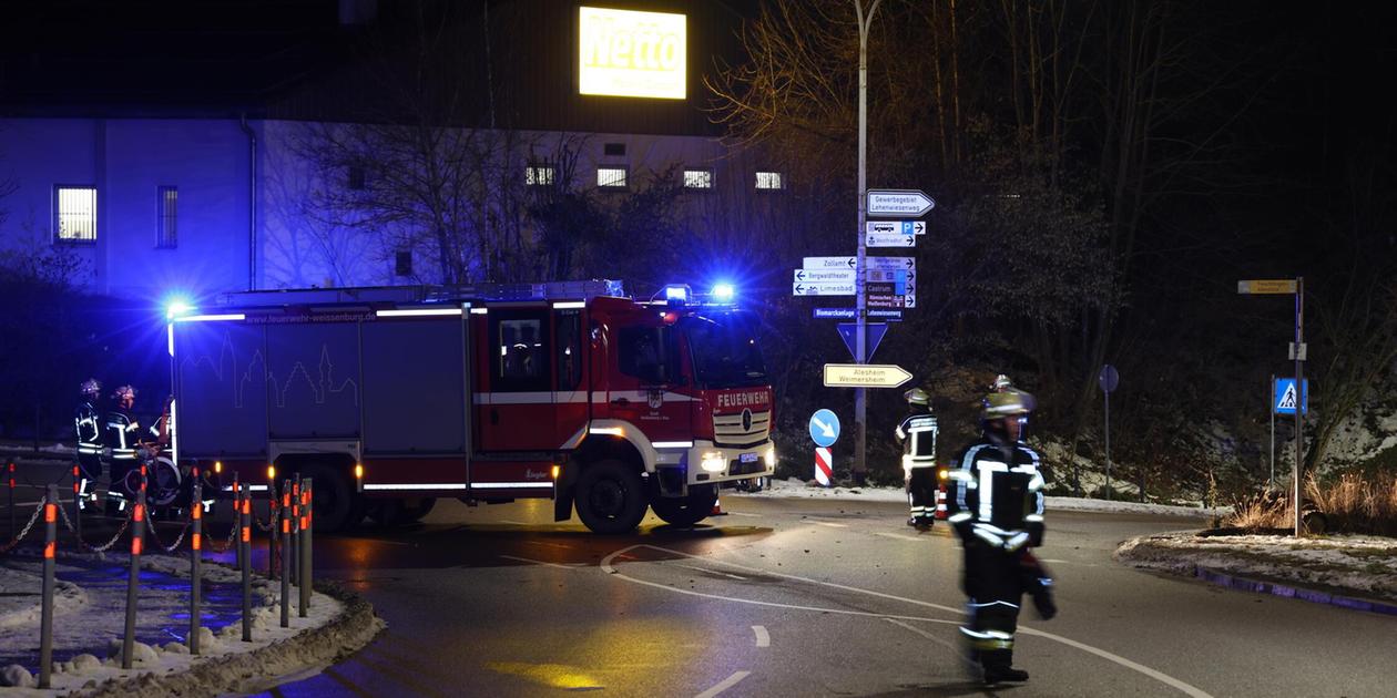 Nach Zusammenstoß mit Auto: Fußgänger schwebt in Lebensgefahr - Rettungshubschrauber im Einsatz