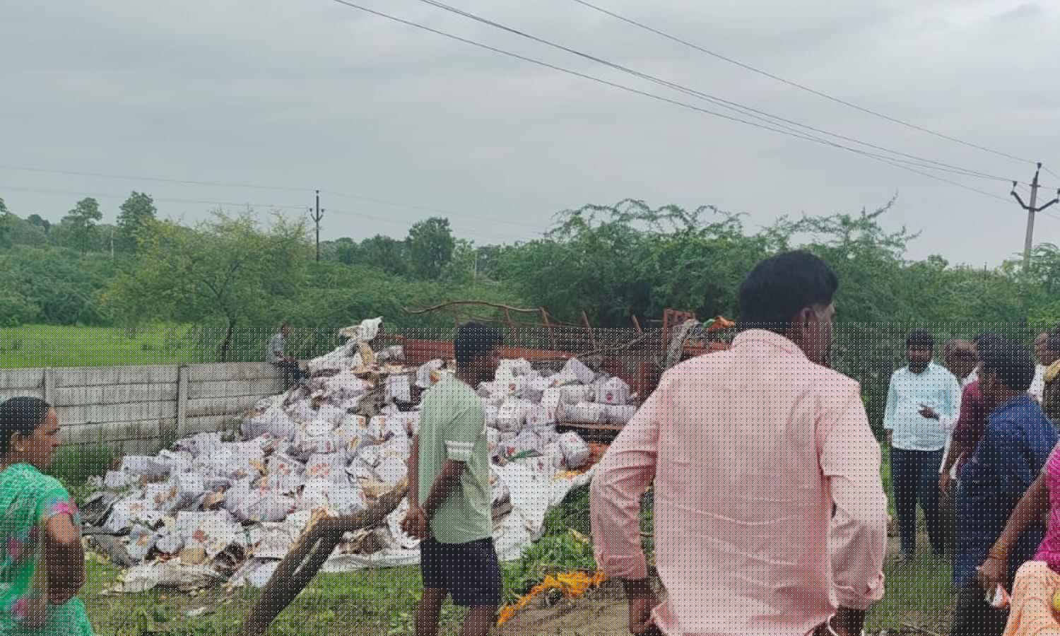 Apple DCM overturns ..... momentarily emptied load! The incident occurred on the national highway near Thorrur