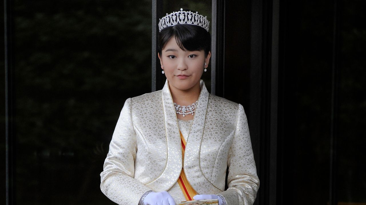 Who is Princess Mako, the Japanese royal who has given up her title for love?