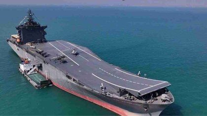 L’Iran lancia in mare lo Shahid Bagheri, il suo primo “portaerei” adattato per droni e elicotteri