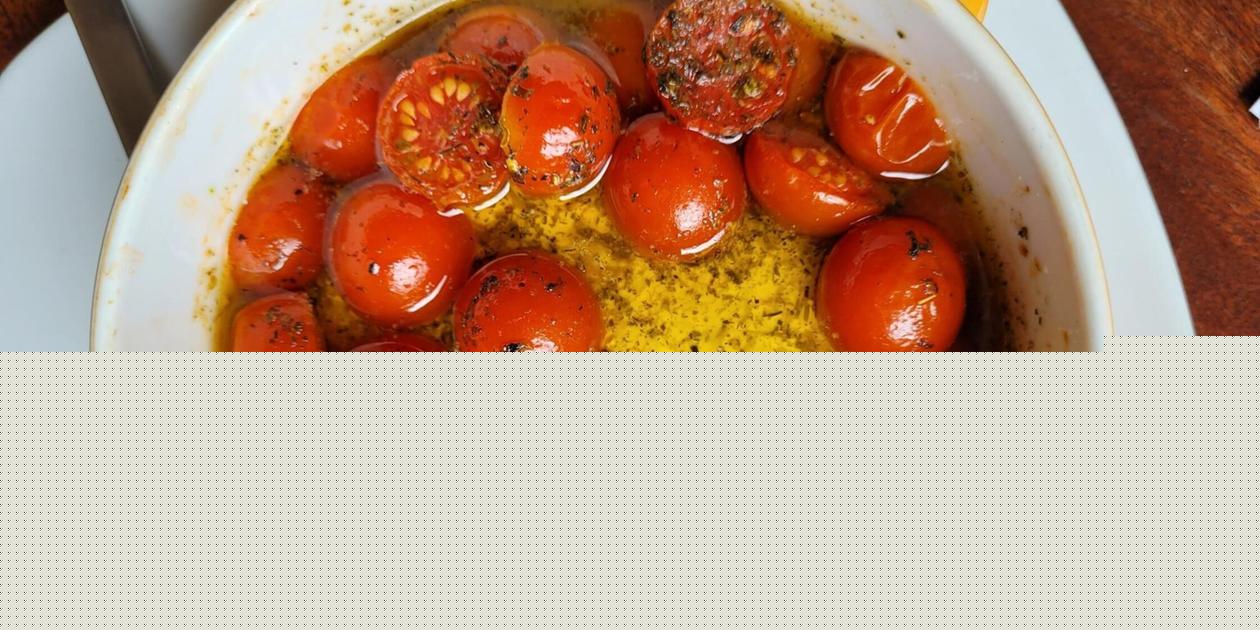 Das viralste Rezept der Social-Media-Geschichte: Mediterraner Ofen-Feta mit ordentlich Knoblauch
