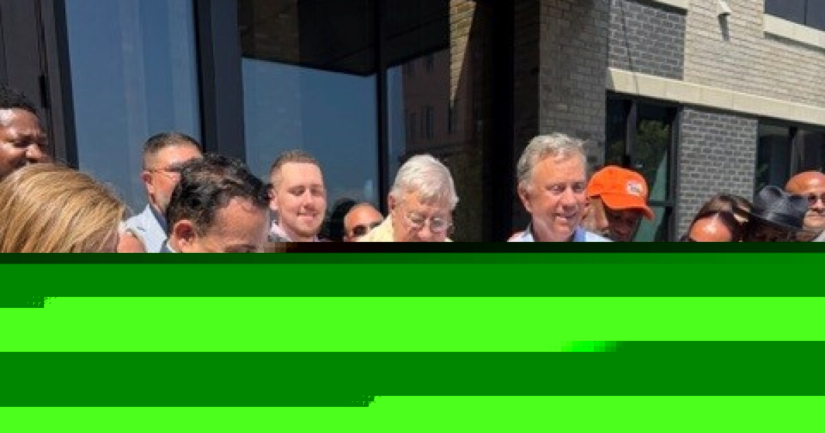A 420-unit waterfront apartment development opens in Bridgeport