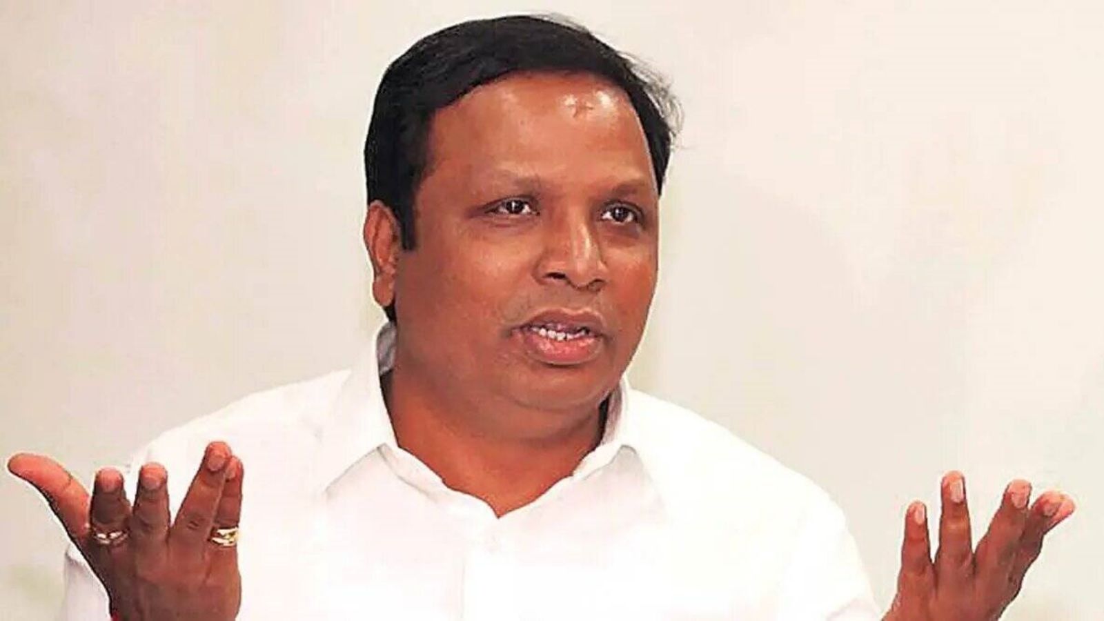 To stop misuse of funds, Minister Shelar suggests monitoring of all consultants via IT department