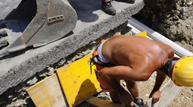 Operaio morto a Trenzano, i sindacati: «Nei cantieri sicurezza e rischio caldo vanno gestiti con strumenti strutturali»