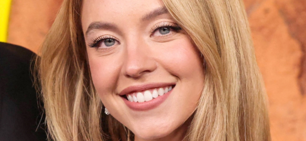 Sydney Sweeney Pulling Down Tight Top Clocks 9 Million Views