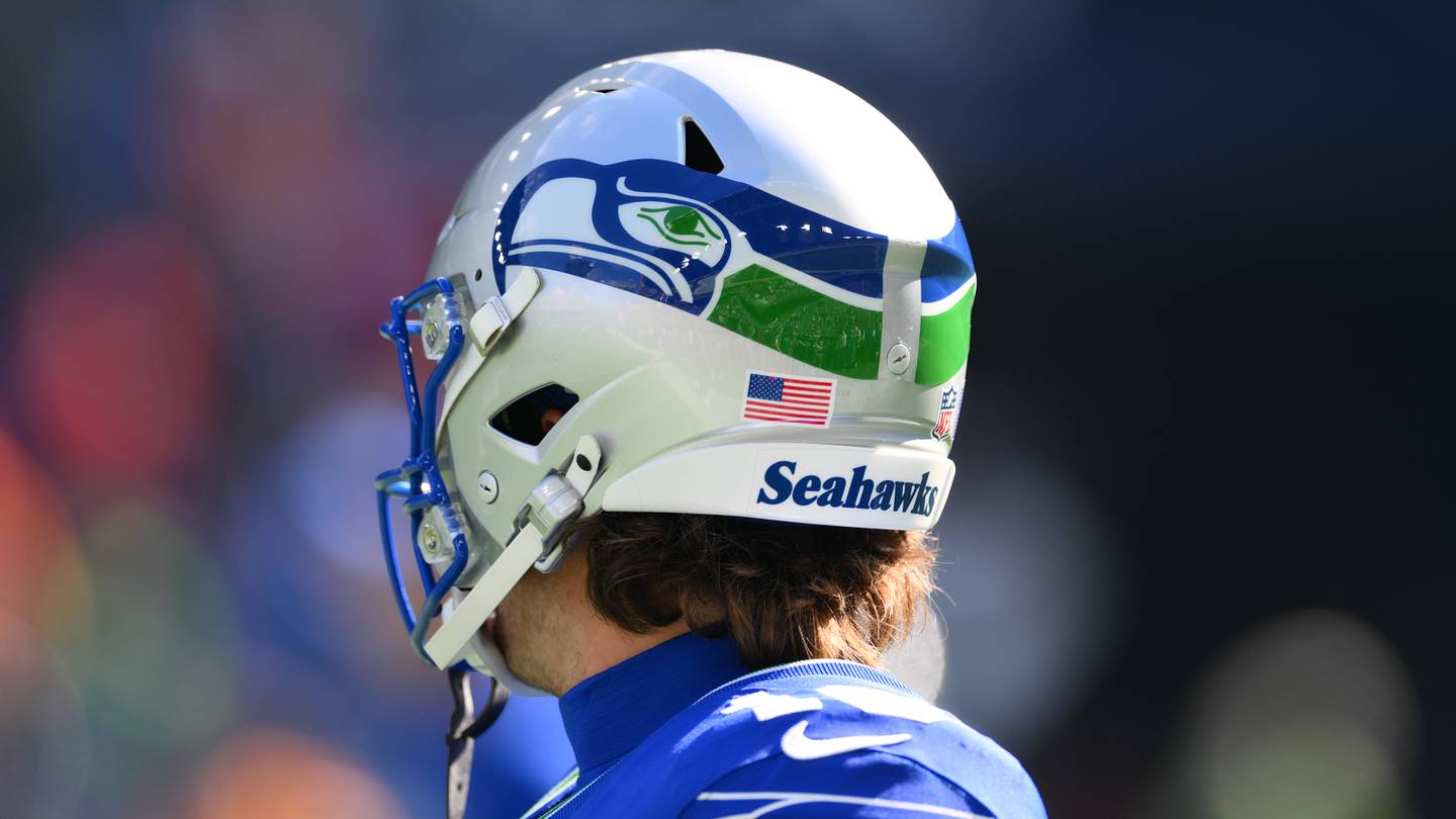 Seahawks and Broncos Plan Throwback Uniform Game