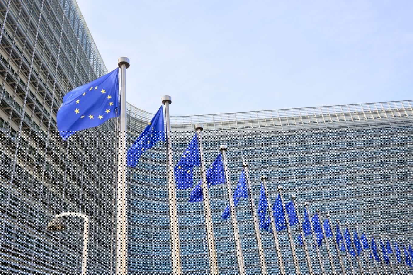 Google: EU verhängt 890 Millionen Euro wegen Suche und Play Store