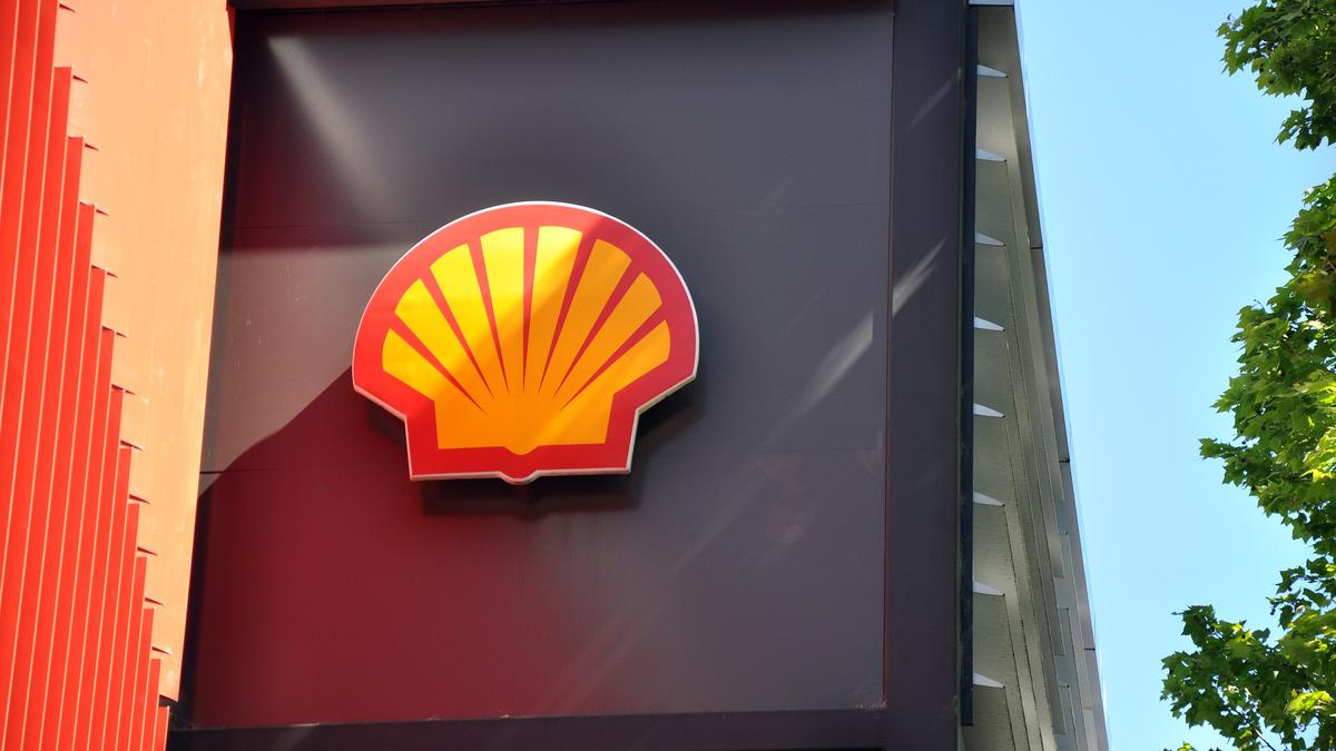 Shell posts best quarterly profit in four years as Iran war boosts oil and gas prices