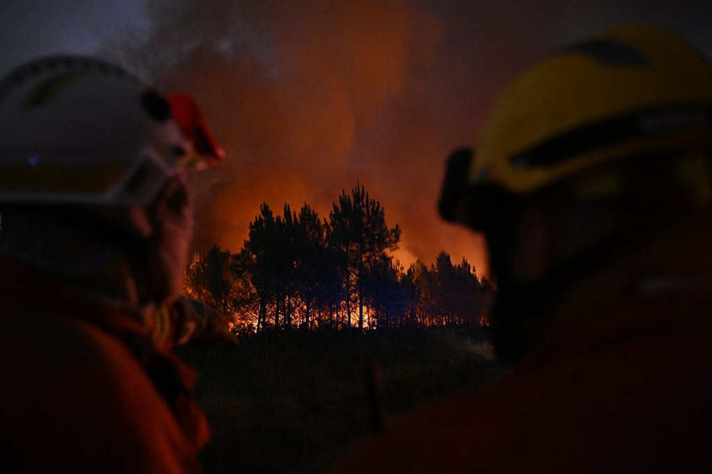 France battles wildfire 4 times the size of Paris as soaring heat threatens new surge