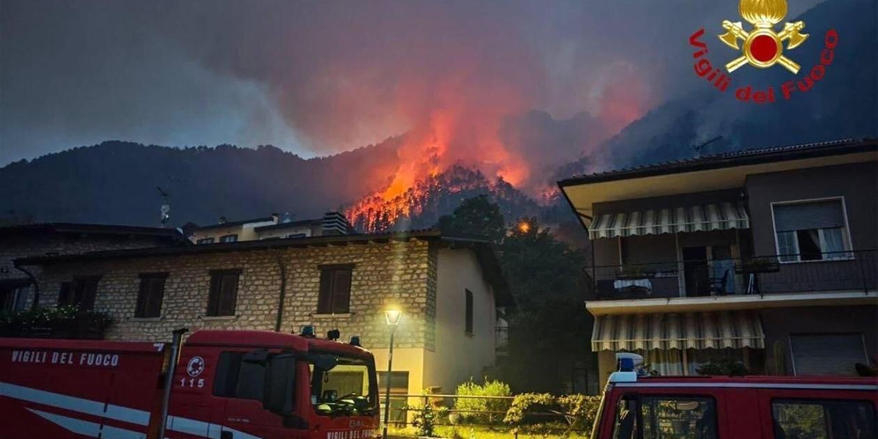Flammenmeer am Gardasee: Wald am Westufer brennt - mehr als 200 Menschen evakuiert