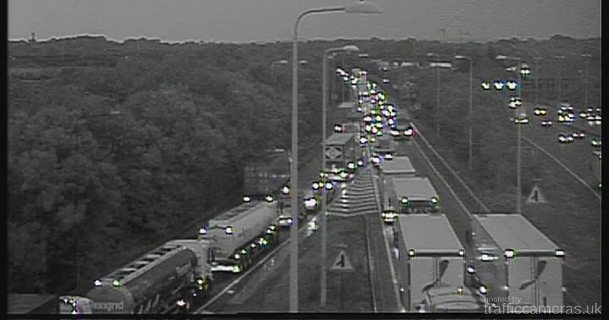 M25 traffic recap as road shut near Dartford Crossing with long delays through the tunnels