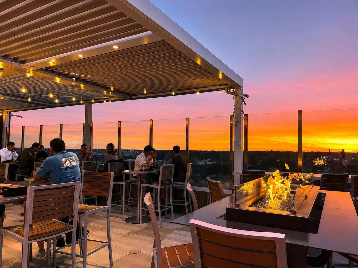 Iowa’s Rooftop Bars & Restaurants – How Many Are There? [GALLERY]