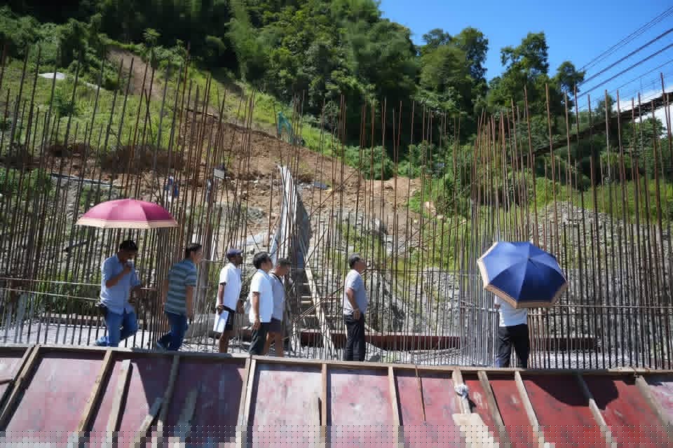 Arunachal: Minister Ojing Tasing Inspects Under-Construction Kammuk Bridge Over Siang River