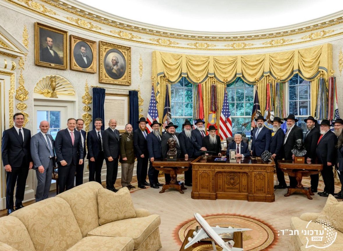 EE.UU. Trump recibe a una delegación de Jabad Lubavitch en el Salón Oval