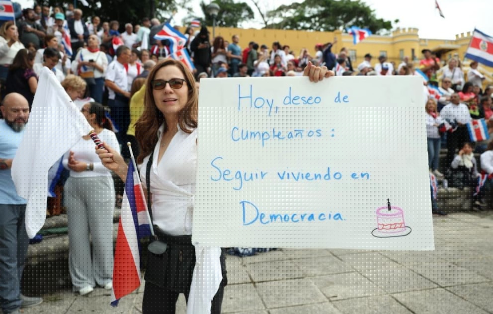 “I want to live in a democracy”: Protesters take to the streets to defend democracy in Costa Rica.