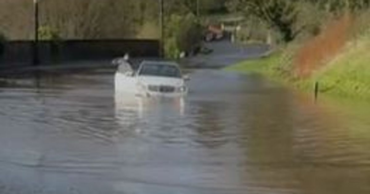 Watch as cars continue to get stuck on notorious flooded road despite resident's warnings