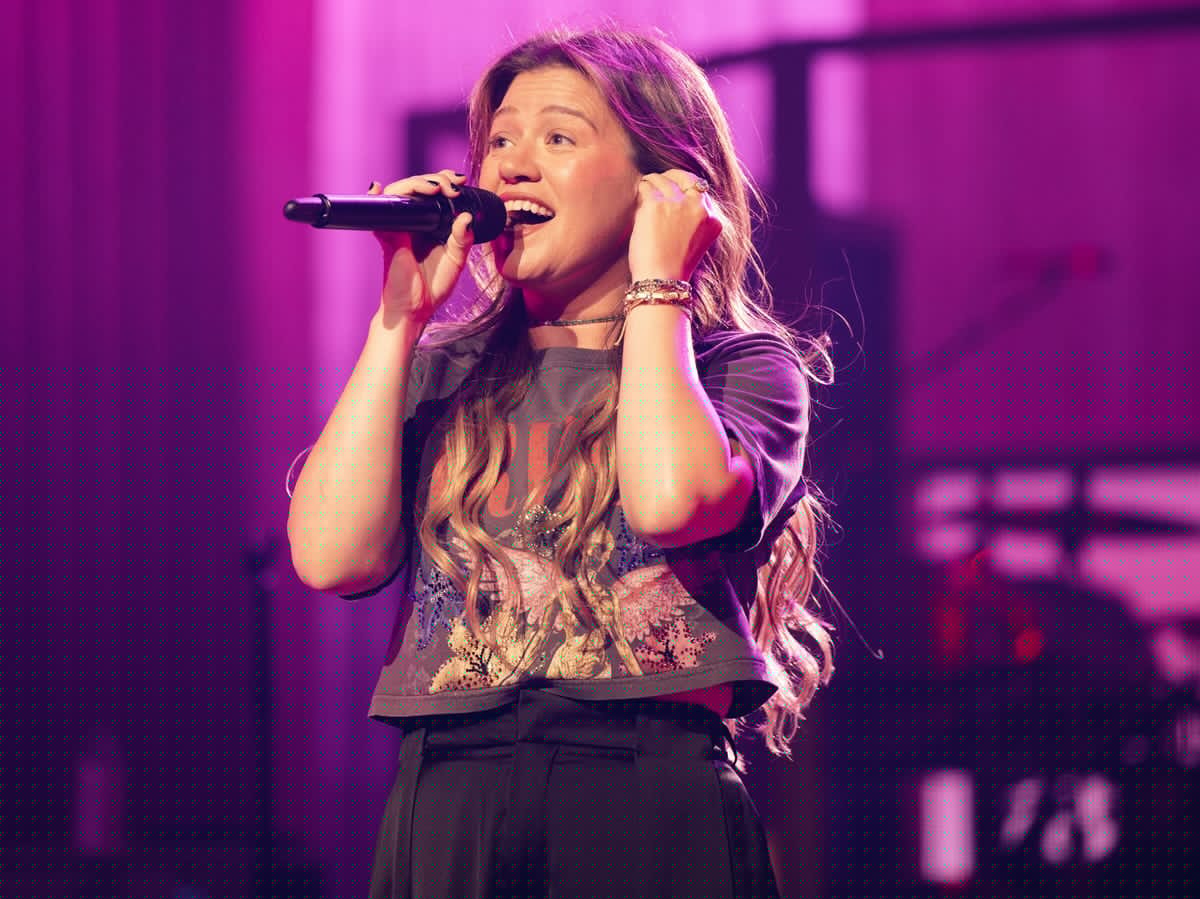 Kelly Clarkson Makes a Candid Confession About Her Love Life