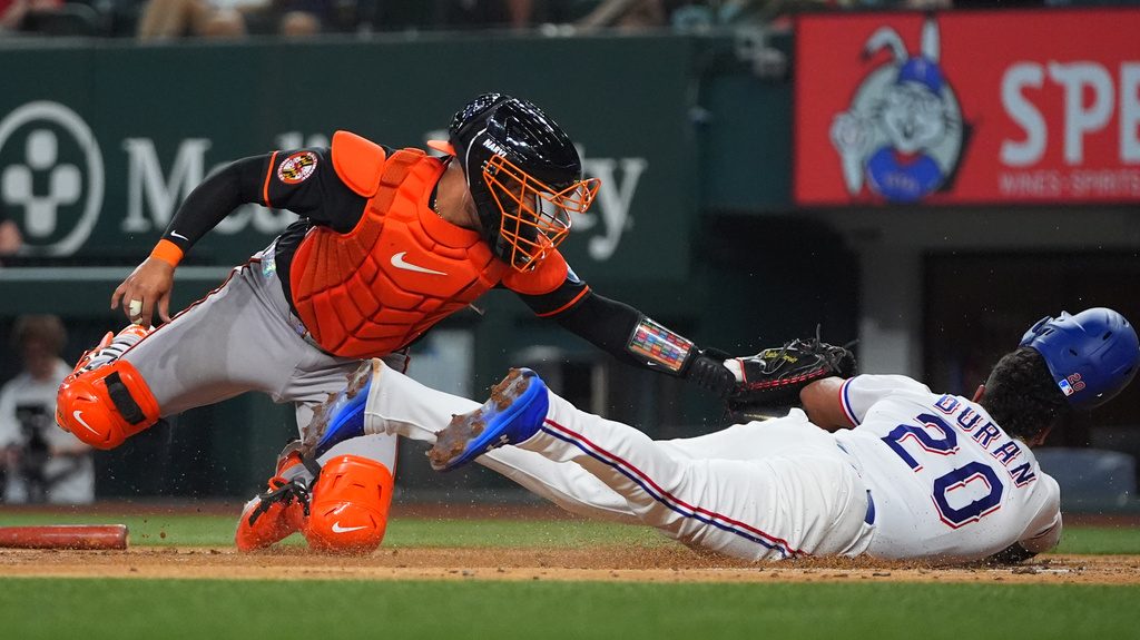 Jacob deGrom strikes out 9 and Rangers beat Orioles for 4th win in a row