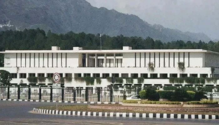 Federal Government Extends Frequency Allocation Board Executive Director’s Contract