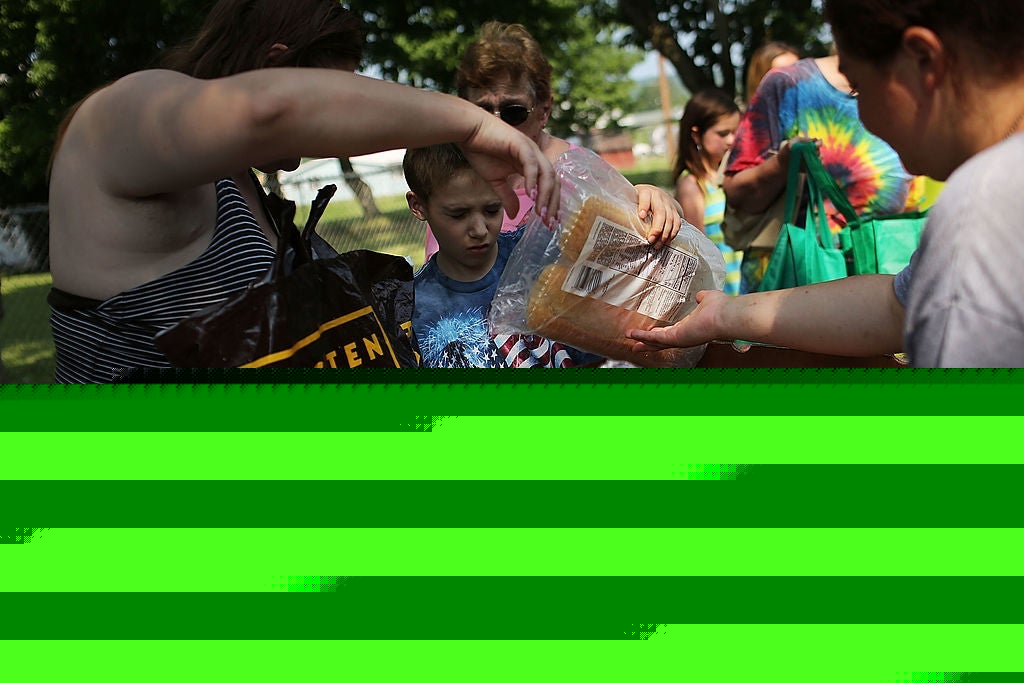 Groceries on the Go: Mobile Market Brings Fresh Food to Tampa Bay Food Deserts