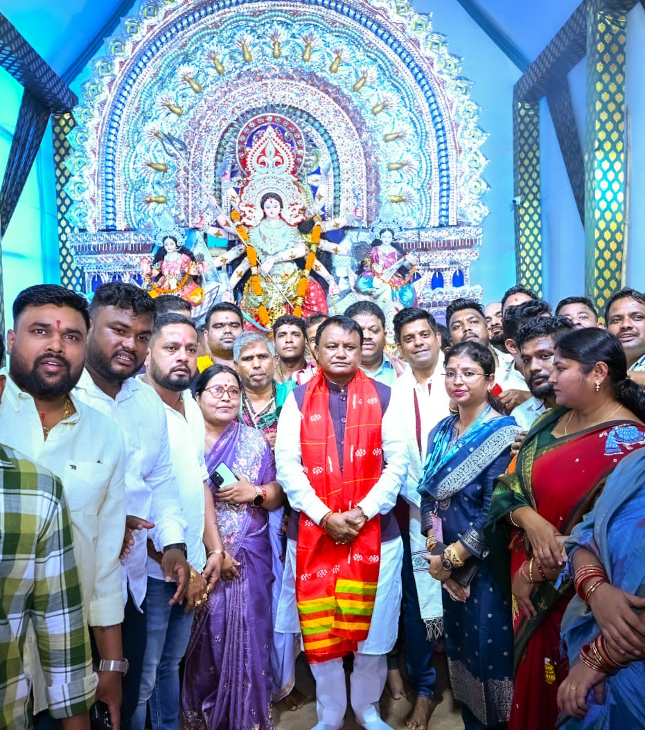 Odisha CM visits Durga Puja pandals in Cuttack