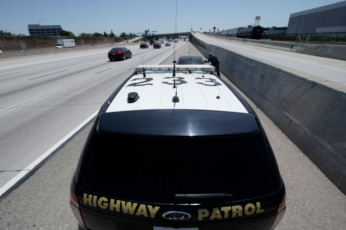 Hombre arrestado por conducir a 140 millas por hora en California