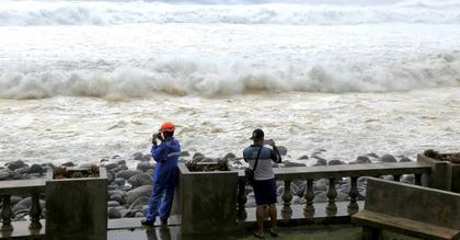 Super Typhoon Ragasa Hits the Philippines, Headed for Hong Kong