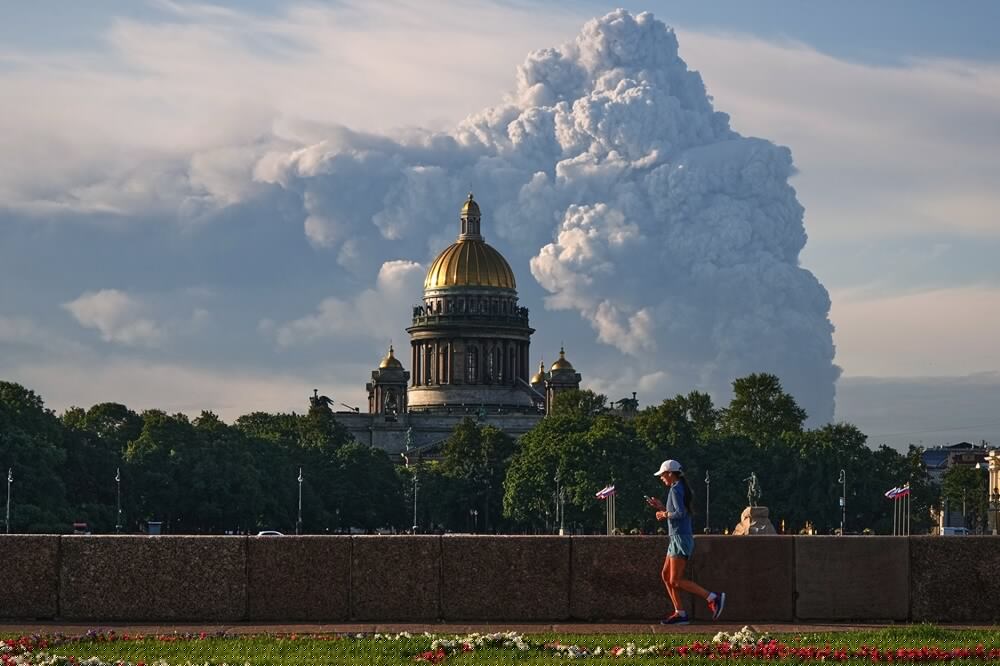 Trump told Ukraine it had no cards. Then Kyiv took the war to Russia. Meanwhile, Trump is trying to play Uno with a handful of Garbage Pail Kids cards [Interesting]