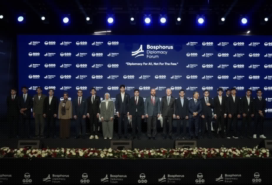 İstanbulda müasir müstəmləkəçilikdən təsirlənən regionlarda humanitar diplomatiya mövzusu müzakirə edilir