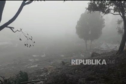 Hari Keenam Fokus Cari 27 Korban Tersisa, Tim SAR Gabungan Hadapi Cuaca Buruk di Lokasi Longsor