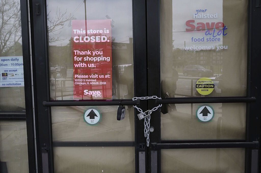Crime-ridden Chicago loses seven Save A Lot grocery stores: Taxpayer millions couldn't save them