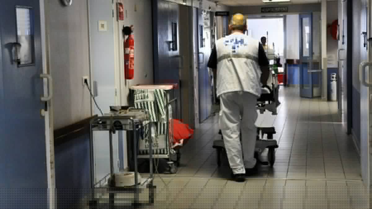 Admise aux urgences pour une hémorragie, elle attend six jours sur un brancard avant de partir contre l'avis des médecins : une ex-élue dénonce une situation "inadmissible"