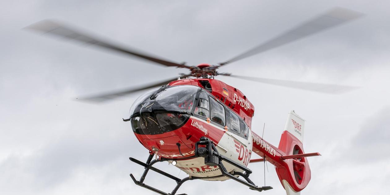 Pferd galoppiert unkontrolliert los: Siebenjährige fällt und verliert Bewusstsein - Heli im Einsatz