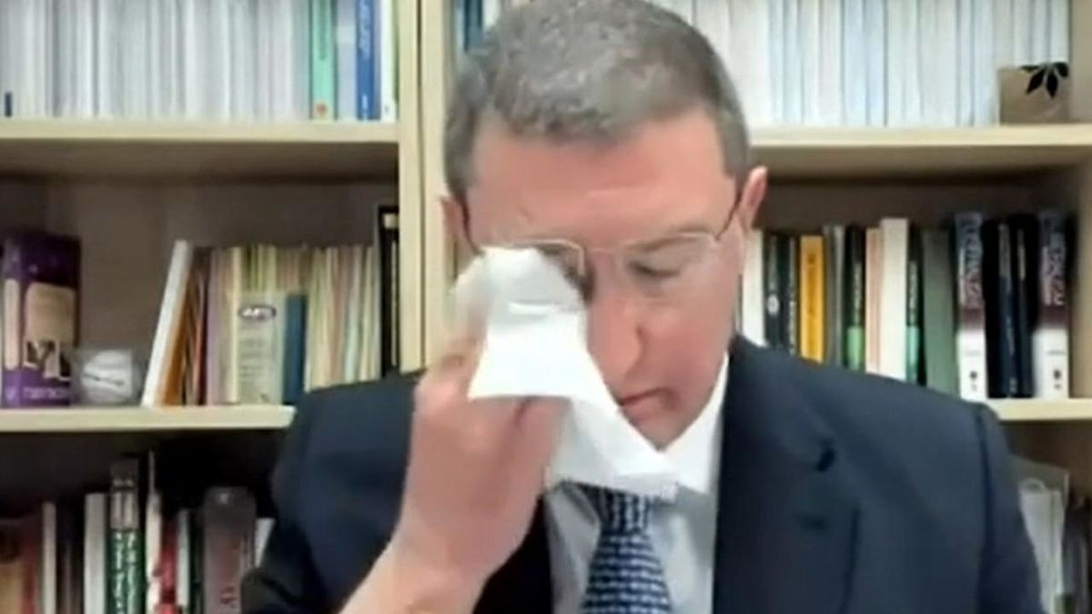 MP breaks down at royal commission