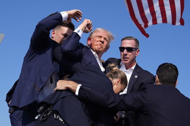 Pelosi: Trump's Statements About Ilhan Omar 'Reflect a Disturbing Lack of Understanding of Trauma'