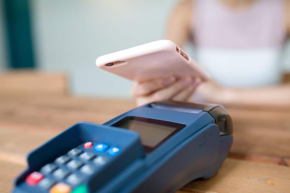 Tarjetas desde el celular: cómo evitar que la comodidad digital desordene tus finanzas