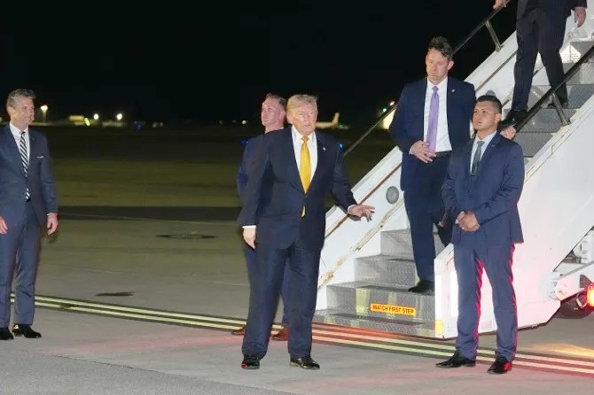 Trump used ruse to fly out of Turkey  after summit amid Iran threat