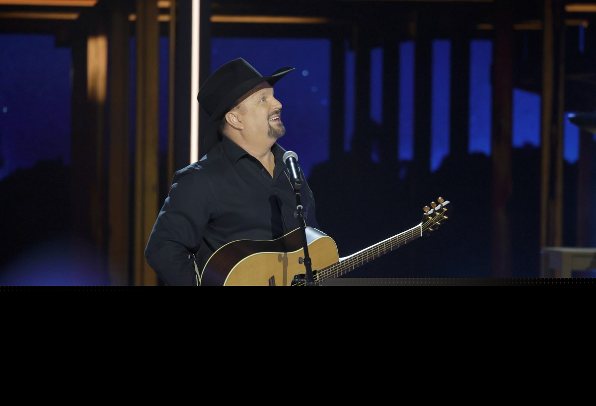 Why Chicago Means So Much to Garth Brooks