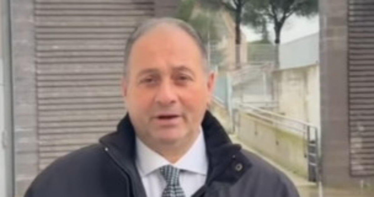 Roma, FdI denuncia: "Il Pd rifiuta le case popolari per aiutare gli occupanti"