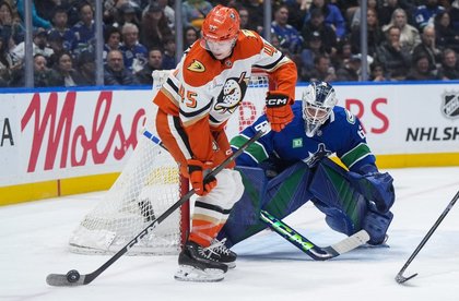 Ducks get shut out by last-place Canucks