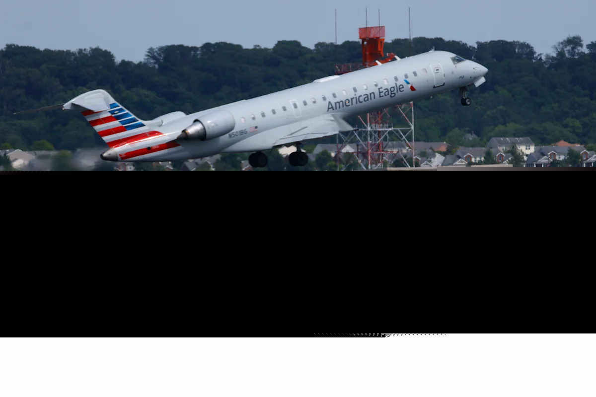 American Airlines stock falls as higher fuel costs weigh on outlook